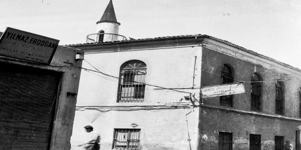 Alaca Mescidi/Azapkapı (1600)